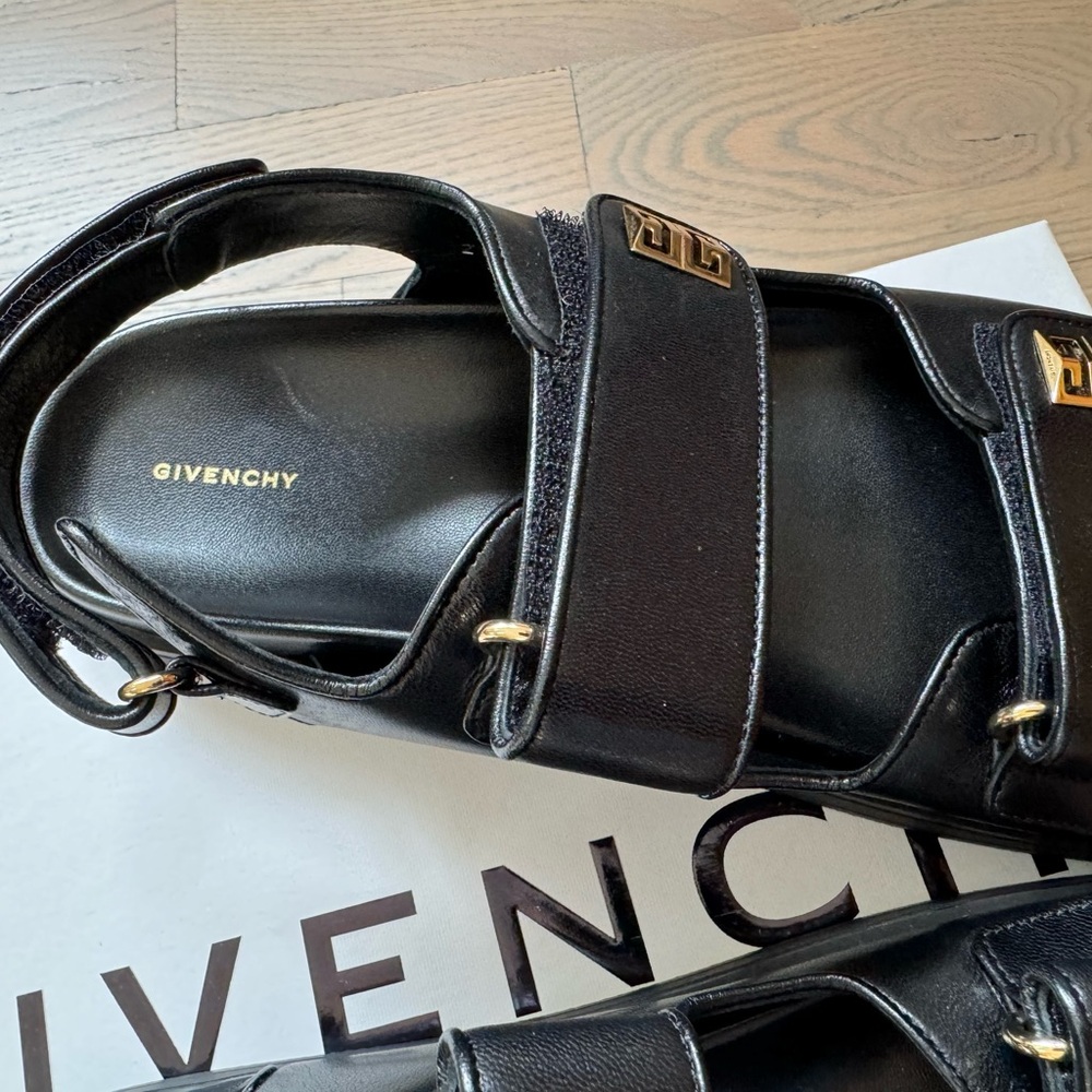 Givenchy women’s 4G logo embellished leather sandals size 38 - Picture 4 of 11